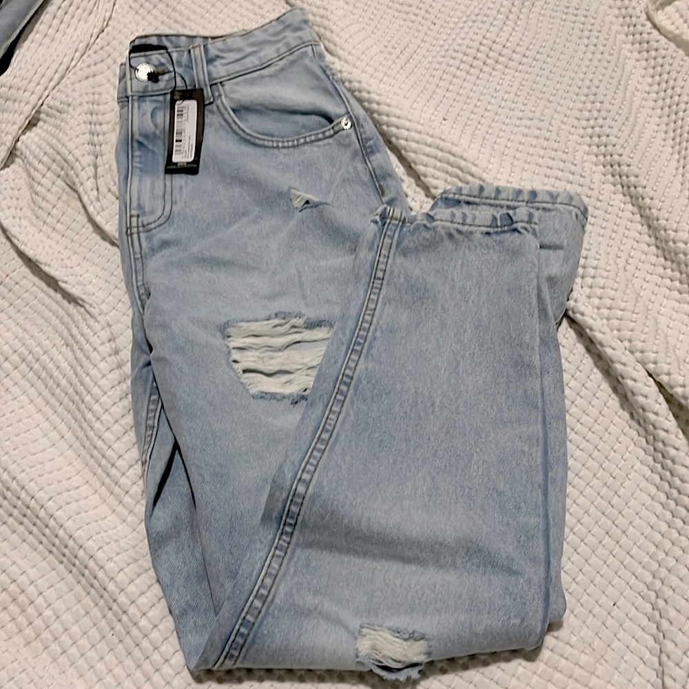 NWT- PrettyLittleThing- 4 & 6. Mom Jean
